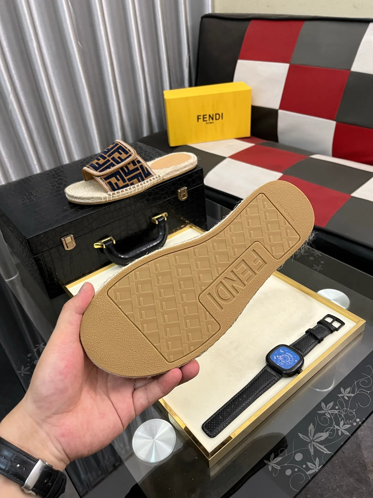 Men's shoes💰320⌚️⌚️[FENDI~Fendi slippers] High-end men's shoes brand official website 1:1 latest masterpiece: original mold customization, fabrics made of imported original materials, upgraded outsole, lighter, top quality in the market, simple and tasteful, a must-have for fashionistas, fashion is at your feet, full of confidence, the same style at the counter👍The season of summer slippers is here. Yardage: 38-44. Can be customized45.46.47